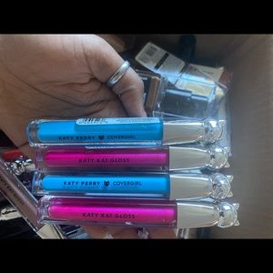 I’m selling Liquidation Makeup